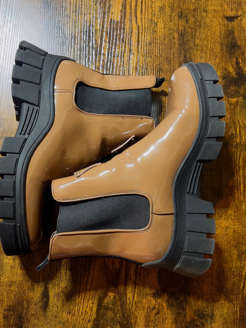 Guess Women’s Tan Patent Chunky Chelsea Boots